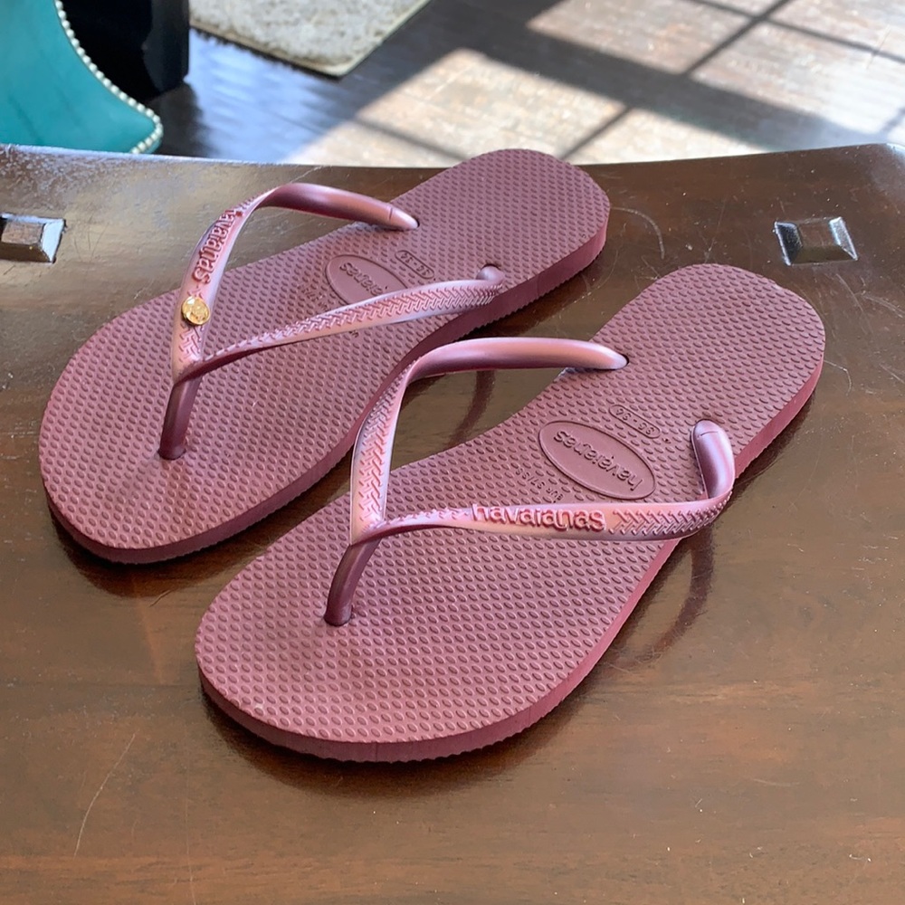 Havaianas maroon flip flop